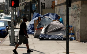 CDC 將全國暫停驅逐令再延長30天，但將是最後一次