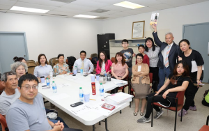 國際記憶專家戴維思在休士頓展現驚人記憶才華，令方一川、周愛萍等讚嘆