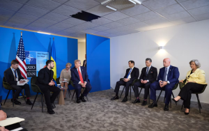 特朗普推動烏俄快速和談歐洲多國領導人將隨澤連斯基赴會