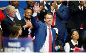 參加川普的塔爾薩集會後俄州州長COVID-19呈陽性 俄州州長斯蒂特宣布他是首位冠狀病毒呈陽性的州長 沒有人希望俄州州長的被傳染再次在佛羅裡達州重演