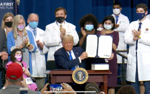 惠及民衆    收買人心    特朗普推出更便宜醫保計劃